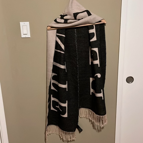 H&M Jacquard-weave Scarf - Picture 4 of 5